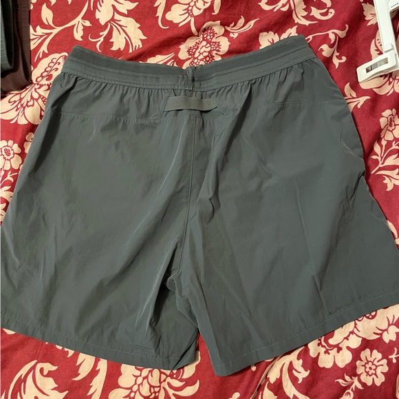 Alphalete Athletics Studio Short 6” Inch Inseam - Picture 2 of 2